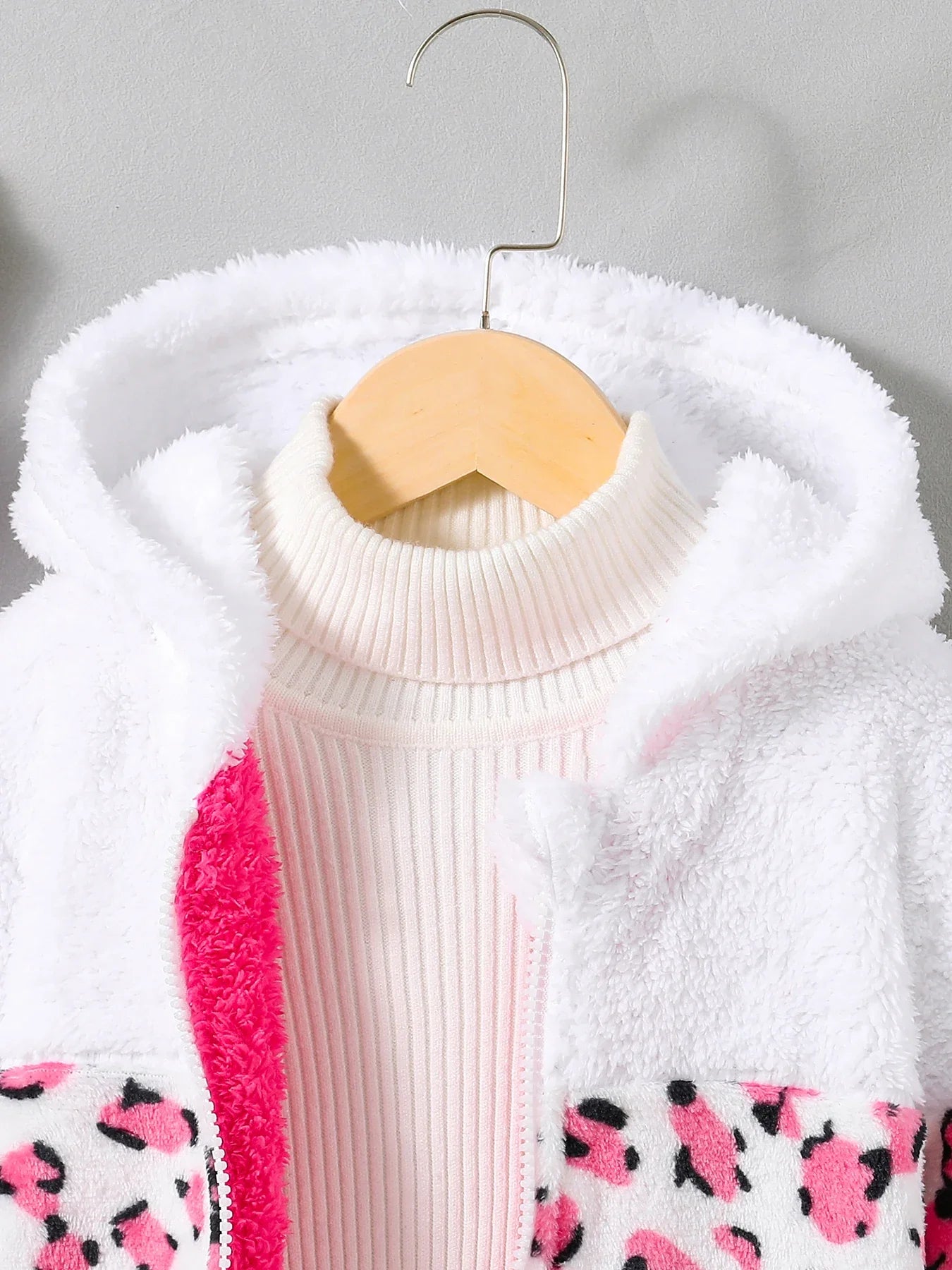 Girls' winter coral fleece leopard print color-blocked hooded jacket. Winter casual jacket.