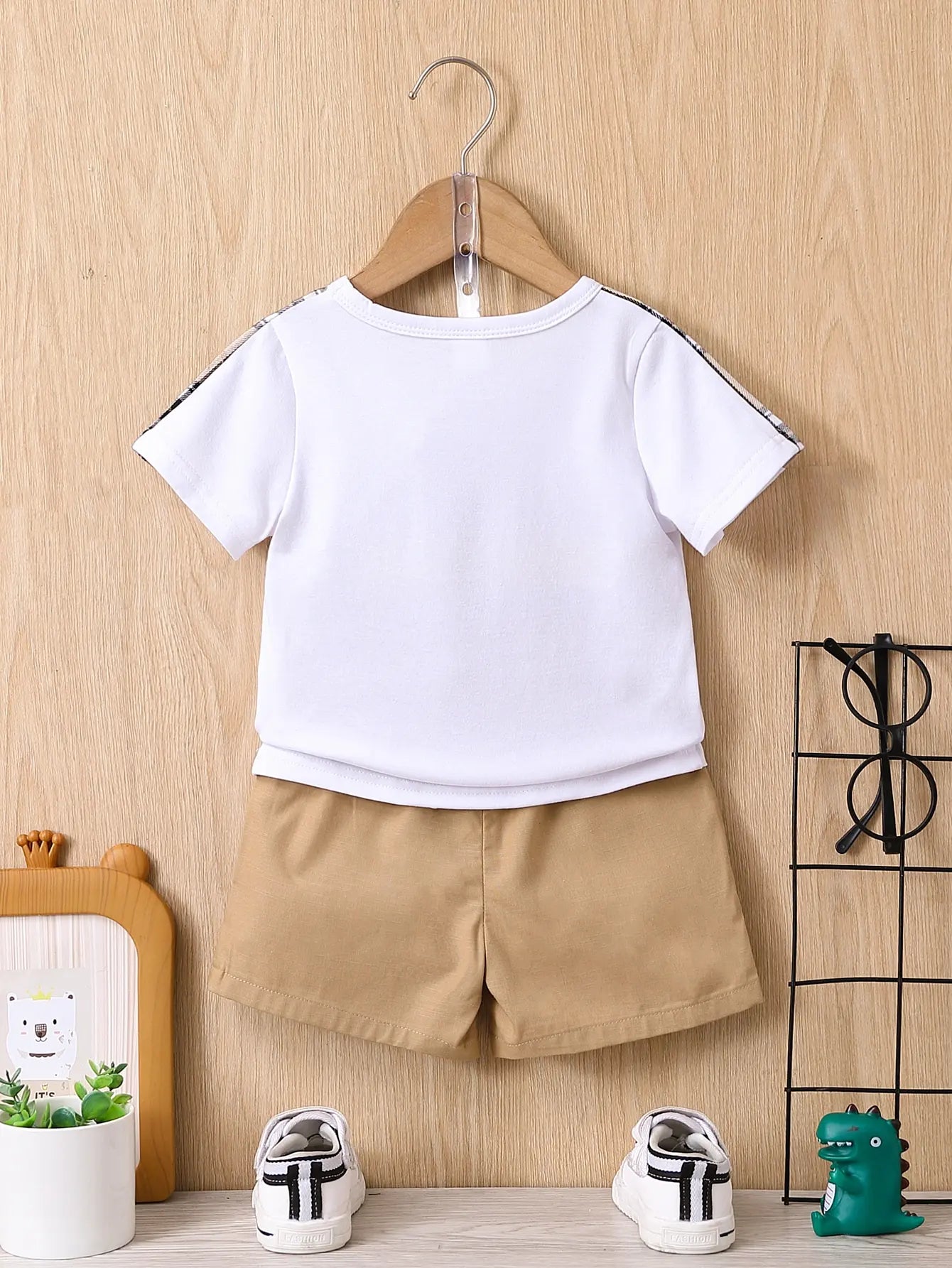 Summer's New Stylish Short-Sleeved Shirt And Casual Shorts For Boys A Fashionable Casual And Comfortable Sportswear Set