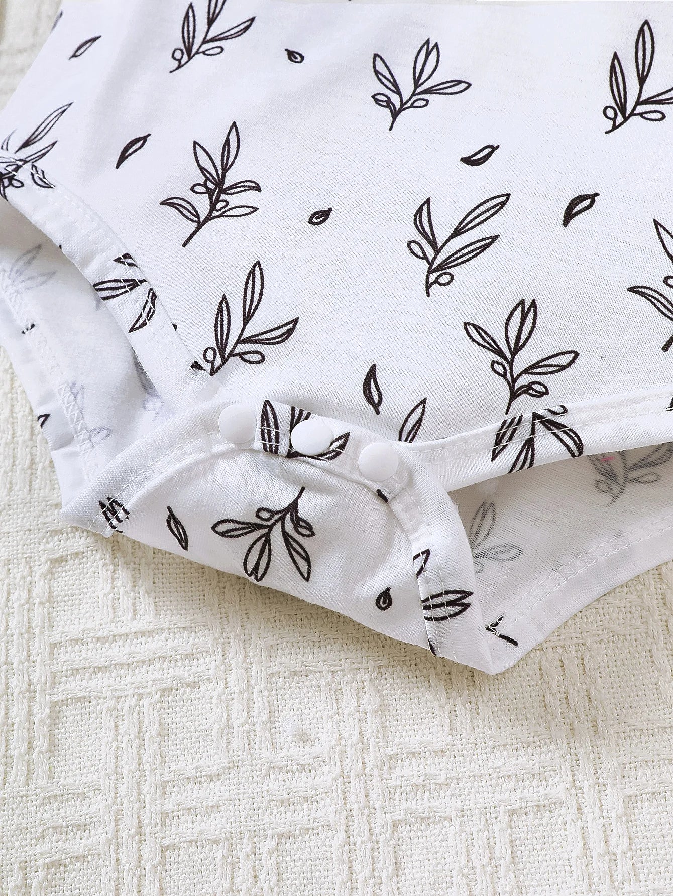 Summer  0-1 Years Old  Infant  Baby   Boys  Printed  Short-Sleeved  Top  And  Strap  Shorts    3-Piece  Set   With  Hat